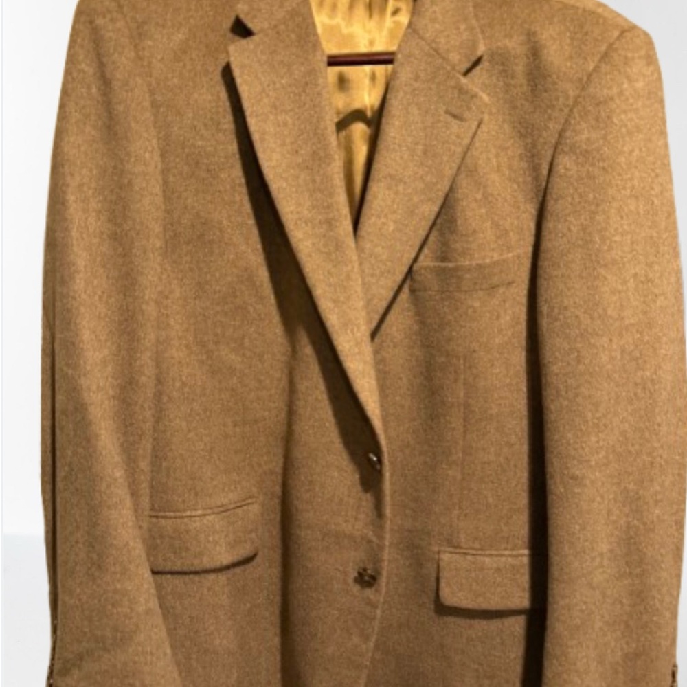 Timeless Tan Sport Coat with Notched Lapels